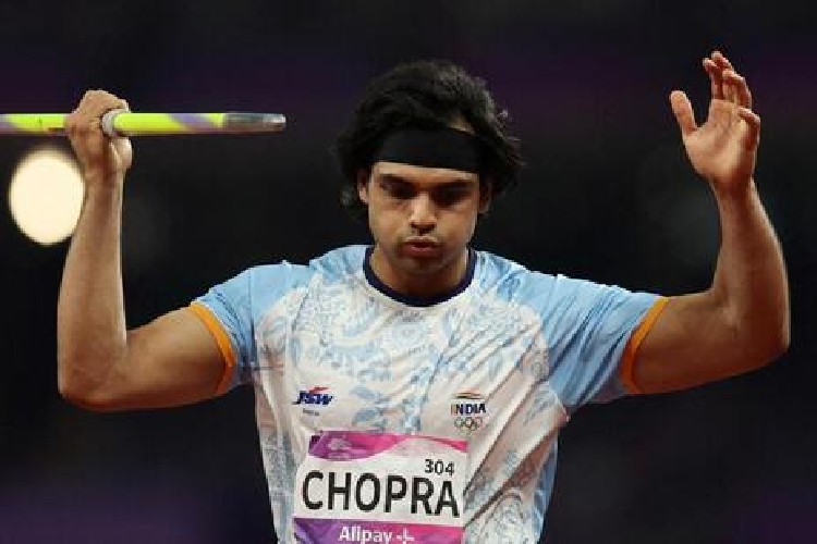 নিজেকে সরিয়ে নিলেন নীরজ