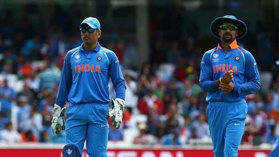 তোমাকে বলিউডের হিরো বানাতে চাই, ধোনির সঙ্গে প্রথম সাক্ষাতে শিখর