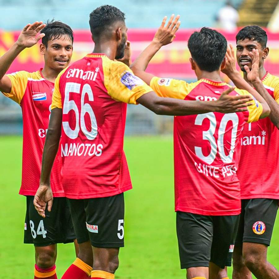 মশালের শিখা দাউদাউ করে জ্বালালেন জেসনরা