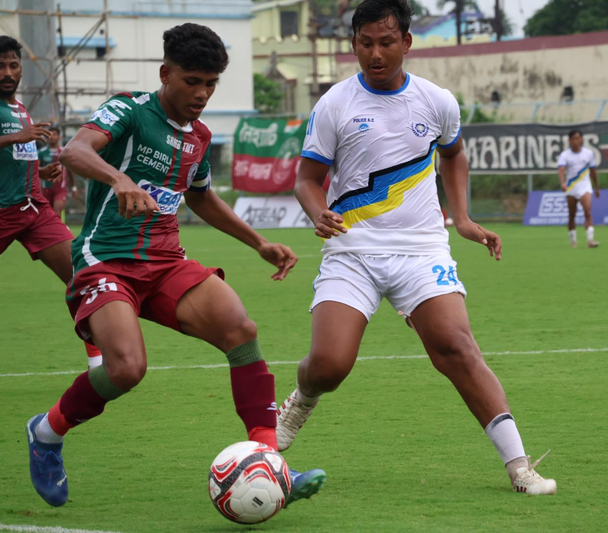 পুলিশি আক্রমণে ঘটলো নৌকোডুবি