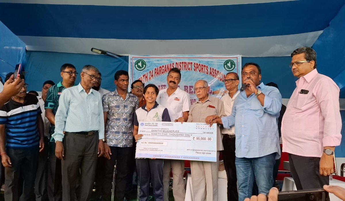 পদকজয়ী সাতাঁরুদের আর্থিক সহায়তা দিয়ে দৃষ্টান্ত স্থাপন করল উত্তর ২৪ পরগণা ডিএসএ